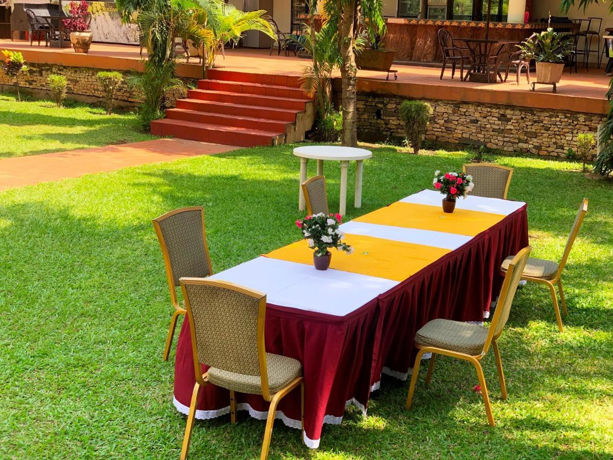 Emerald Hotel Kampala Exterior photo