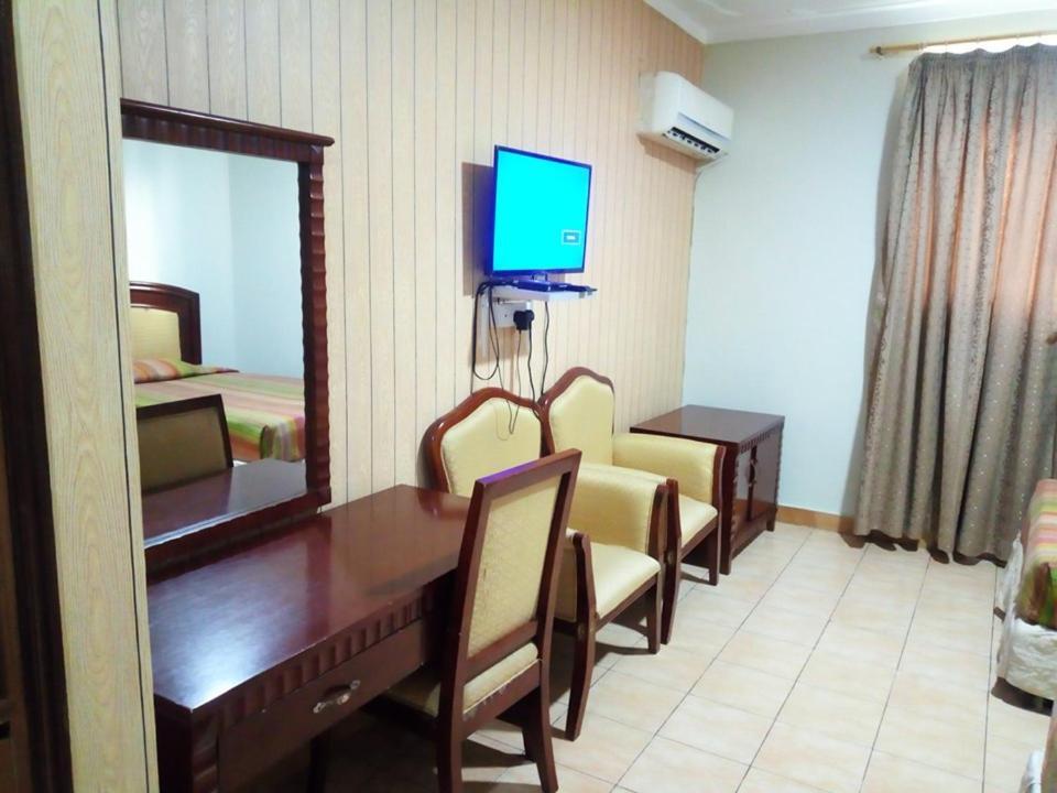Emerald Hotel Kampala Exterior photo