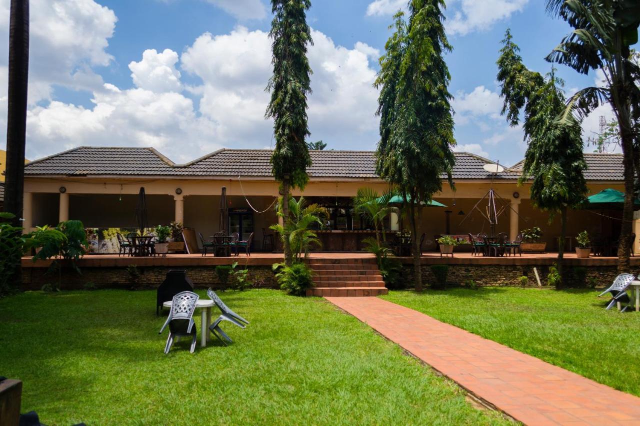 Emerald Hotel Kampala Exterior photo